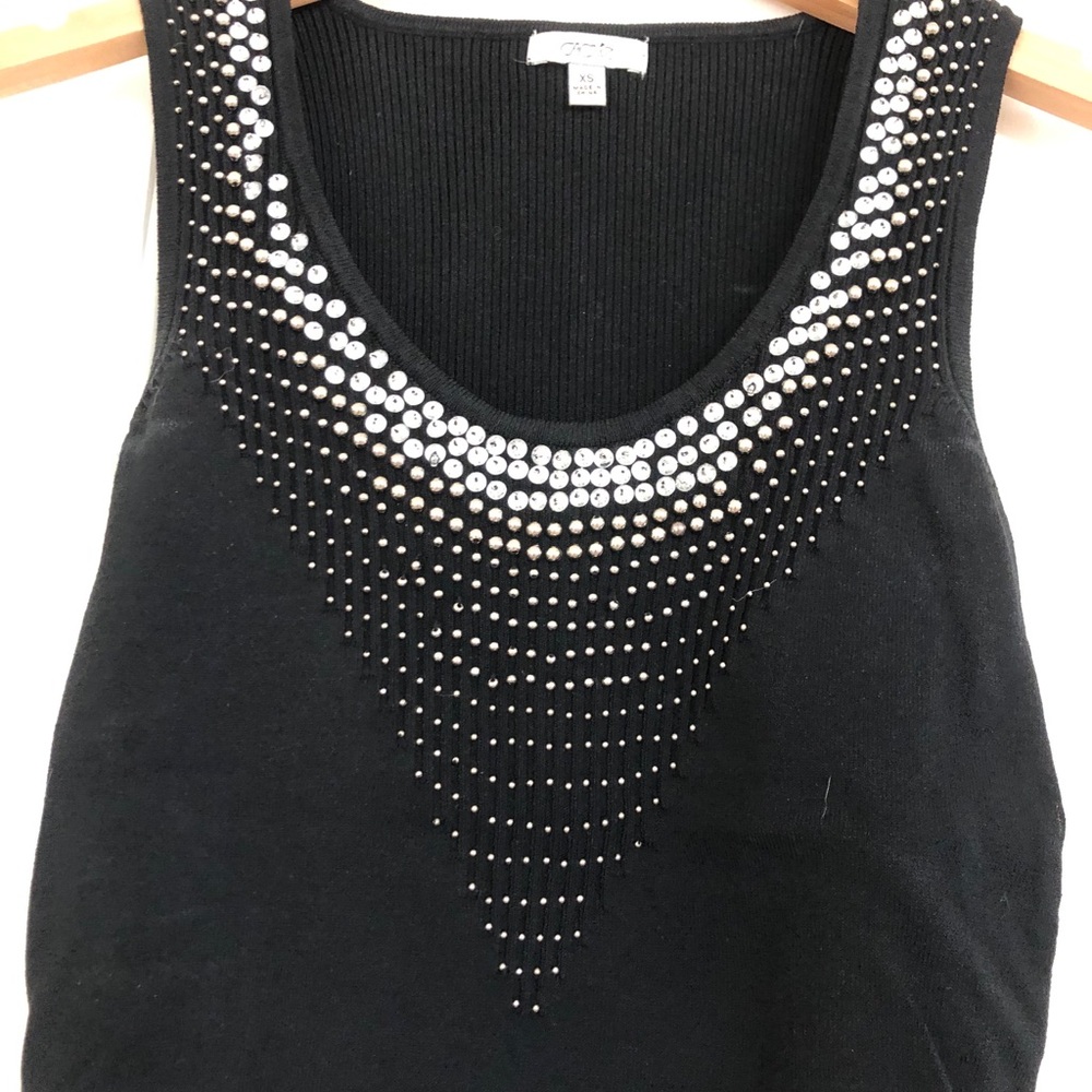 Knit no sleeve sweater